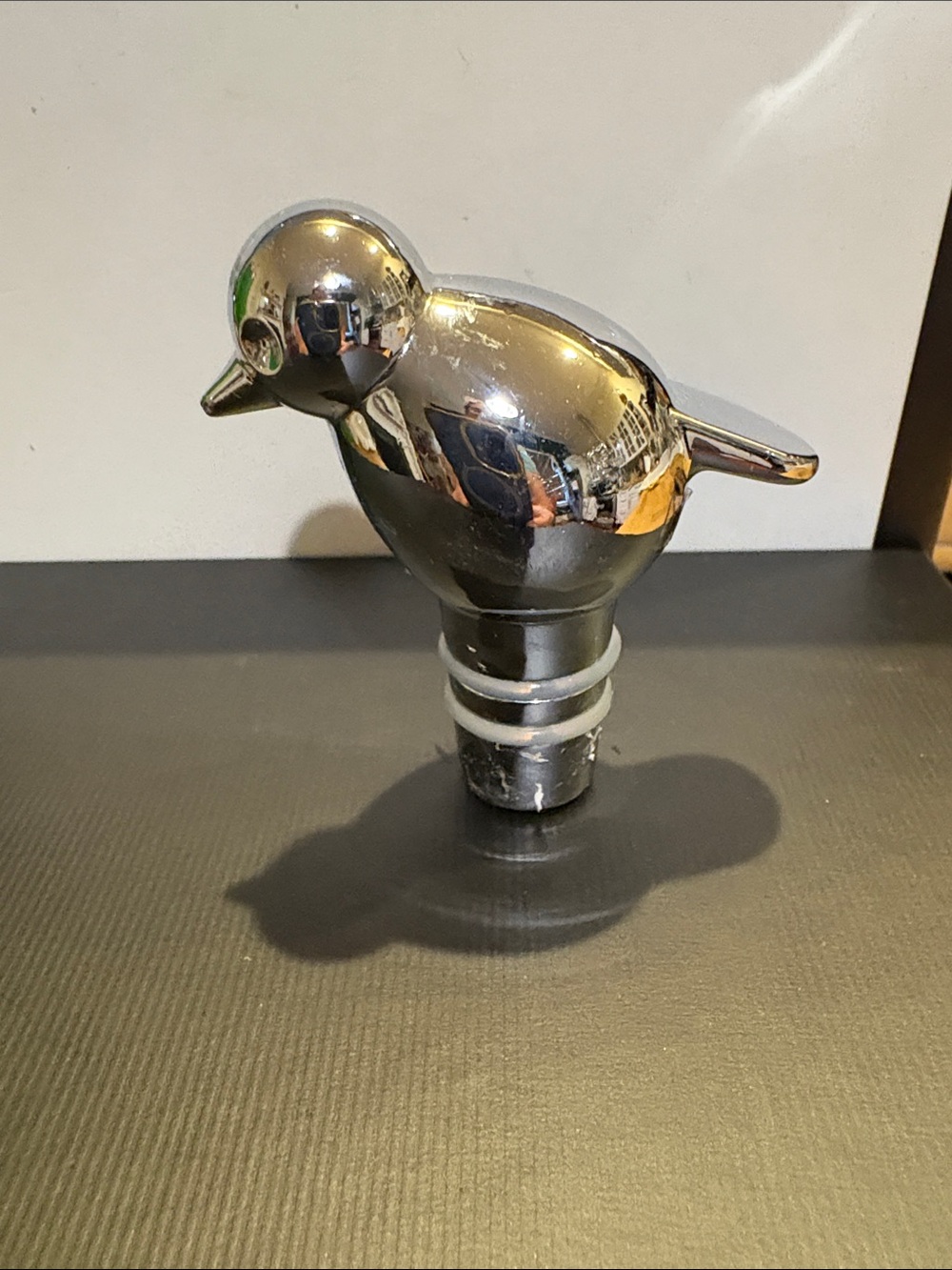 Umbra Chrome Bird-Shaped Bottle Stopper — Silver